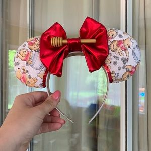 Winnie the Pooh Disney Minnie ears ❤️